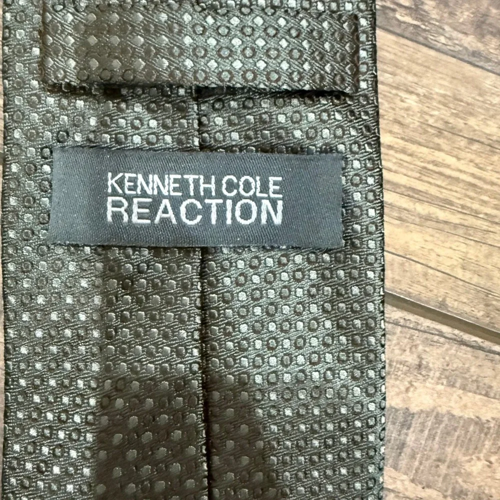 Kenneth Cole Reaction Mens Olive Green Geometric Silk‎ Necktie RN 121148